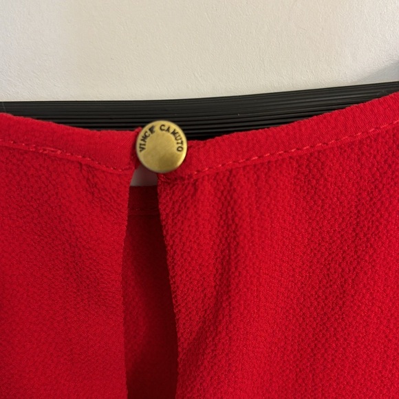 Vince Camuto Women’s Cut out Shoulder High Low Red Blouse Size XL - Picture 6 of 7